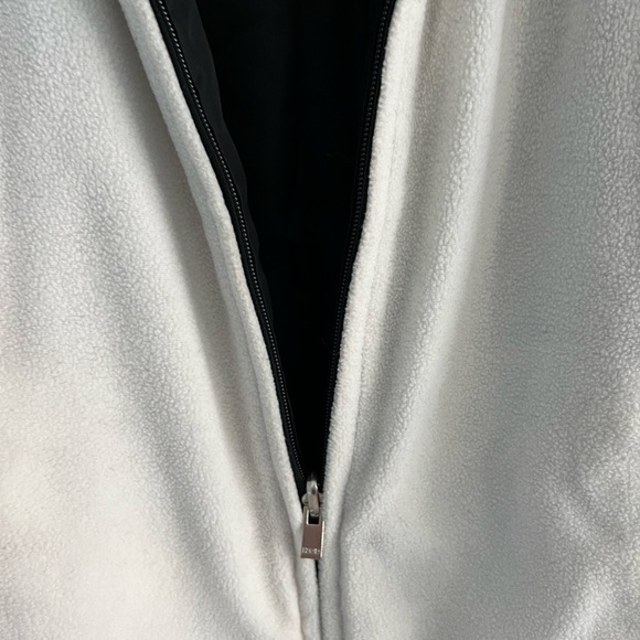 Reversible Izod, black-and-white vest - Picture 5 of 6